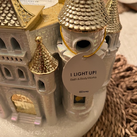 The Bath & Body Works Disney Princess Castle  NWT BBW DISNEY CASTLE  Candle Holder